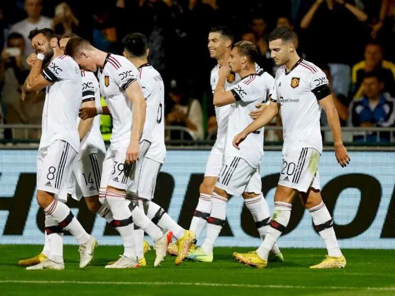 Bị kiểm soát thế trận nếu không quyết liệt tranh bóng khi chơi 4-2-4