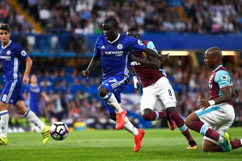 Vị trí tiền vệ con thoi 