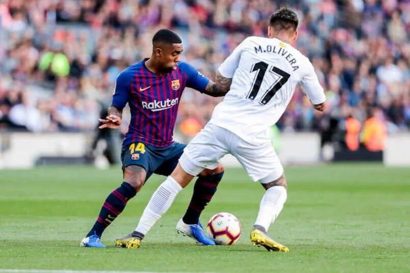 Vị trí của tiền vệ trong bóng đá nằm ở đâu?